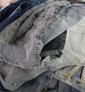 Paca de Ropa de Segunda Mano de 38 kg, Pantalones Cortos de Mezclilla para Mujer en Oferta, Ropa de Segunda Mano al Por Mayor - Product Image 4