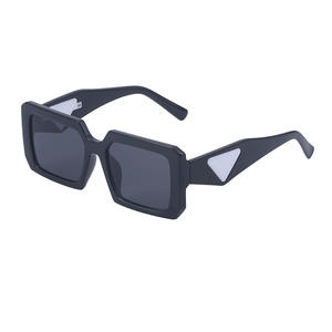 Gafas de Sol Cuadradas Hechas a Medida para Mujer, Lentes de PC Negras con Protección UV400, Estilo Instagram, Gafas Modernas - Product Image 3