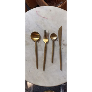 Juego de cubiertos modernos de acero inoxidable dorado mate con un diseño minimalista elegante y mangos redondos lisos a precio de mayoreo - Product Image 3