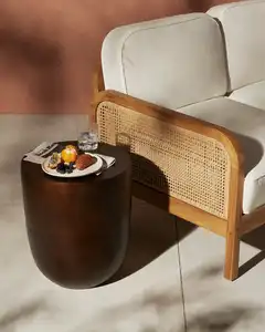 为MixOutdoor饮料桌，室外和室内的古董铁锈边桌添加有趣而时尚的金属流行音乐