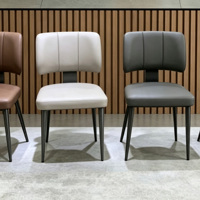 Chaise de salle à manger moderne à motif patte de chat, chaise d'appoint rembourrée à cannelures verticales, chaise d'appoint à pieds en métal noir pour salle à manger, cuisine, hôtel, maison