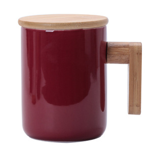 Mug en céramique avec poignée en bois et couvercle, couleur unie, pour usage professionnel, coffret cadeau d'affaires - Product Image 5