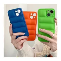 Coque de téléphone matelassée personnalisée OEM en gros pour iPhone 15 14 13 Pro Max 12 11 XS XR 8 Plus, coque arrière antichoc style doudoune