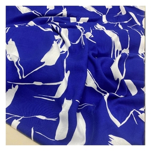 Precio barato hoja flor diseños serigrafiado 100% viscosa rayón tejido tela para vestido Hawaiano ropa de verano - Product Image 1