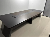 Mobilier de bureau moderne en bois de luxe Ensemble table et chaises de bureau pour salle de conférence Table de réunion