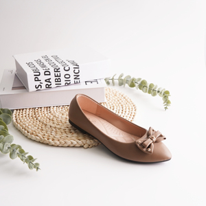 Ballerines plates pour femmes en PU souple, à enfiler, à bout pointu, avec nœud et clous métalliques, style <span class=keywords><strong>camel</strong></span>, pour le bureau - Product Image 1