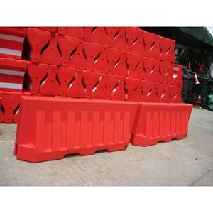 Barrières en plastique de conception durable de prix d'usine chinois circulent cheval d'eau en plastique de 2 mètres pour la sécurité routière - Product Image 5