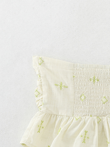 <span class=keywords><strong>Top</strong></span> court <span class=keywords><strong>sans</strong></span> bretelles en coton jaune à fleurs brodées, plissé et <span class=keywords><strong>smocké</strong></span>, décontracté et tendance pour l'été, pour femmes - Product Image 6