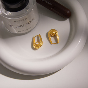 Pendientes de Aro Geométricos en Forma de U, Chapados en Oro de 18K, Acero Inoxidable, Engaste de Bisel con Diamantes de Imitación, Joyería para Mujer de Uso Diario - Product Image 4