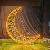 Décoration de Ramadan 2026, thème islamique du Moyen-Orient, ambiance festive et paisible, lumières LED 3D motif lune de 2 mètres pour l'Aïd