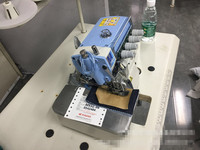 Machine à coudre surjeteuse industrielle à cinq fils Pegasus M932 d'occasion