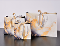 Sacs cadeaux personnalisés recyclables en papier marbré à encre fluide classique, imprimé éclaboussures dorées, ruban bicolore, cordon de serrage étanche, pour mariage et thé