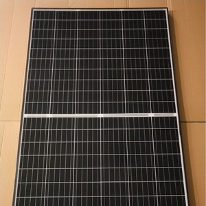 แผงโซลาร์เซลล์สีดำทั้งหมด 330 วัตต์ ขนาด 156.75 มม. x 156.75 มม. สำหรับใช้ในบ้าน - Product Image 1