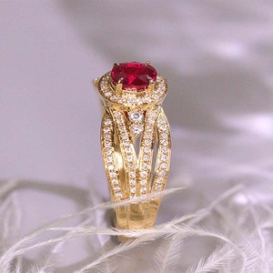 Anillo de Rubí Ovalado Q784, Oro Sólido de 18K, Engaste Pavé, Diamantes de Corte Brillante Redondo, Anillo de Compromiso con Gema para Mujer - Product Image 6