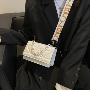 <span class=keywords><strong>Sac</strong></span> à <span class=keywords><strong>main</strong></span> d'hiver en PU, style simple et décontracté, nouvelle collection 2025, rétro, personnalisé, avec <span class=keywords><strong>large</strong></span> bandoulière, <span class=keywords><strong>sac</strong></span> à bandoulière unique, chaîne, carré moyen - Product Image 3