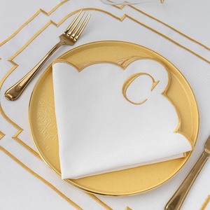 Nappe de table brodée en lin pur, sets de table festonnés avec double bordure blanche pour la décoration de table, dessous de verre et sets de table pour mariage - Product Image 3
