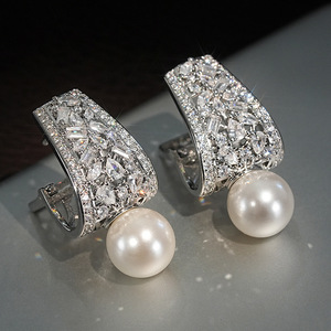 Orecchini con Zirconi e Perle Simulate per Donne, Eleganti Gioielli da Sera e da Sposa - Product Image 5