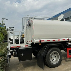 Camión Cisterna de Agua de 8cbm de la Marca Japonesa ISUZU, Camión Cisterna de Agua de 2000 Galones en Venta - Product Image 4