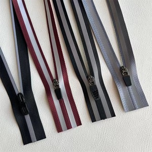 Venta caliente Fabricantes Cremallera directa Punto Gris Reflectante Cola abierta Cremallera <span class=keywords><strong>de</strong></span> nylon - Product Image 4