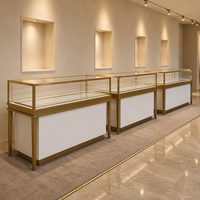 Maßgefertigte Holz-Schmuckvitrine mit Glasregalen und LED-Beleuchtung für Einzelhandelsgeschäfte, Ausstellungsräume und Großhändler