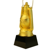 Trophée de récompense en forme de lampe à kérosène chinois antique fait à la main en aluminium plaqué or artisanat pour les collectionneurs Souvenir Achievement