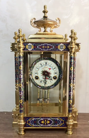 Reloj de Repisa Mecánico de Estilo Francés Vintage, con Esmalte Champlevé y Detalles en Latón Dorado, con Motivos de Arquitectura China