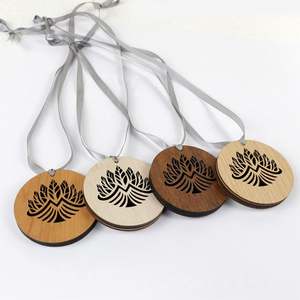 Nouvelle pièce suspendue en bois haut de gamme, esthétique raffinée, ajourée, circulaire, pour aromathérapie chambre et voiture - Product Image 3