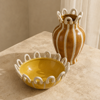 Vase en céramique caramel à rayures verticales et bordure en boucle, vase décoratif pour fleurs, pour salon, table console, décoration intérieure