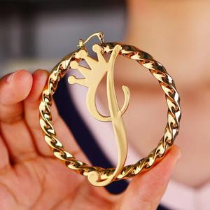 Dropshipping Boucles d'Oreilles Torsadées Chat avec Nom Personnalisé, Créoles Grand Cercle Mignonnes en Acier Inoxydable Plaqué Or 18K pour Femme et Fille - Product Image 4