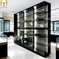 Vitrines modernes en verre trempé avec éclairage LED Armoire de rangement étanche et robuste pour magasins de détail