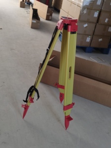 Trípode de madera de alta resistencia con bloqueo único para estación total, accesorios para instrumentos, bastones de topografía y sistema de liberación rápida, mini telémetro S - Product Image 6