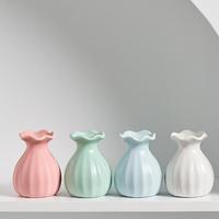 Pot Bunga Dekoratif Desain Modern Sederhana untuk Penggunaan di Meja dengan Paket Tanaman Hijau