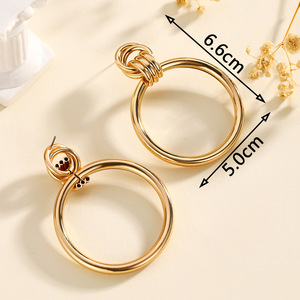 Boucles d'oreilles géométriques circulaires en alliage, plaquées or, en acier inoxydable, grandes boucles d'oreilles, style européen et américain, collection 2025 - Product Image 4