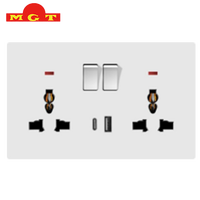 Prise universelle multifonction 2 gang avec interrupteurs, ports USB-A et USB-C, et multiprise intégrée