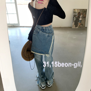 Jean en denim personnalisé pour <span class=keywords><strong>femme</strong></span>, taille haute, <span class=keywords><strong>coupe</strong></span> large, avec superposition jupe portefeuille, ourlet à franges brutes, effet délavé et usé - Product Image 4