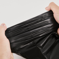 Grands sacs d'expédition noirs biodégradables et écologiques - Matériau PE durable, logo personnalisé pour vêtements de luxe imprimé