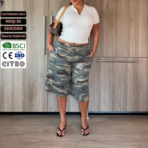 Shorts longs 3/4 pour femmes en coton French Terry, coupe ample, imprimé camouflage personnalisé, effet délavé à l'acide - Product Image 1