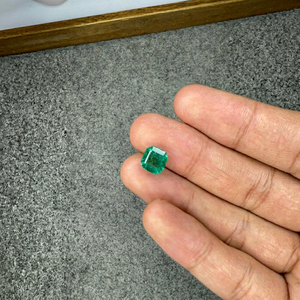 Piedra preciosa de esmeralda zambiana natural de 2.80 quilates, certificada por GIA, corte octogonal, color verde intenso, para anillos, colgantes, pendientes y joyería fina personalizada. - Product Image 1