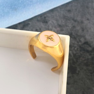 Bague en argent sterling 925 réglable avec pétales en émail rose, style bohème classique, rhodié pour fête, mariage, anniversaire - Product Image 3