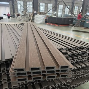 Panneau mural en WPC à rainures co-extrudées Batten Design, décoration extérieure, revêtement composite en PVC, grain <span class=keywords><strong>de</strong></span> <span class=keywords><strong>bois</strong></span>, panneaux 3D imperméables - Product Image 5