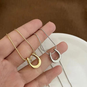 Yaratıcı kadınlar takı u-şekilli kolye kolye paslanmaz çelik altın kaplama yılan zinciri arkadaş hediye takı - Product Image 1