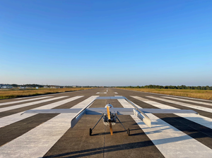 VT100 Híbrido de Ala Fija VTOL UAV con Carga Útil de 100KG, Control Remoto, Inspección, Mapeo, Motor sin Escobillas de Fibra de Carbono - Product Image 2