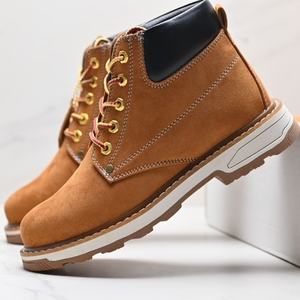 Bottes de travail en cuir véritable de créateur, style streetwear, imperméables, noires, de luxe, pour la marche en terre et la sécurité. - Product Image 4