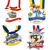 Medalla de Carnaval Personalizada al por Mayor, Chapada en Oro Irregular, Esmaltada en 3D y 2D, con Diseños de Dibujos Animados (Coche, Tren, Bufón), con Cinta, para Festivales Europeos