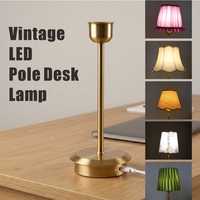 Lampe de table portable rechargeable sans fil de luxe à commande tactile, base de charge pour la décoration classique de restaurants, idéale pour les organisateurs de mariages et les lieux événementiels