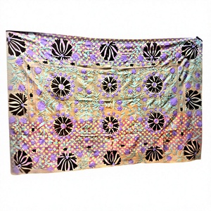 Funda de Sofá Tradicional Floral Suzani Kantha, Hecha a Mano, 100% Algodón No Tejido, Transpirable, Peso Medio, Multicolor, Bordada - Product Image 4