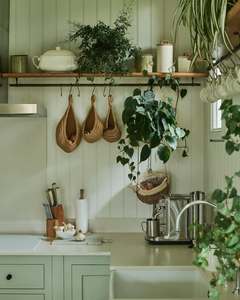 Vermonhouzz Mobili da Cucina Personalizzati Stile Shaker Verde Salvia con Isola in Legno Massello e Pavimento a Scacchiera - Product Image 4