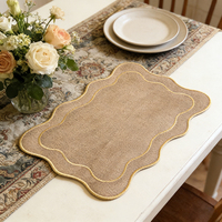 Set de table rectangulaire en jute à bords festonnés 30x45cm avec bordure brodée dorée pour la salle à manger, les mariages et la décoration intérieure