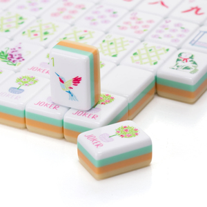 Regalo de Navidad: Fichas de Mahjong Americanas Rojas Festivas, Fichas Acrílicas Grabadas Personalizadas de 4 Capas con 160 Cartas, Juego de Lujo para Adultos - Product Image 3