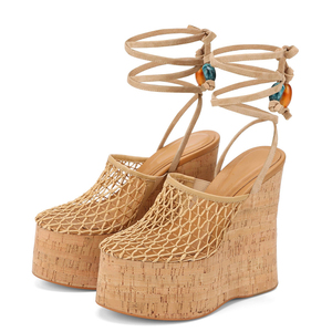 Sandales à talons compensés hauts pour femmes, à empeigne en résille, plateforme épaisse, à lacets à la cheville et découpes en maille - Product Image 1